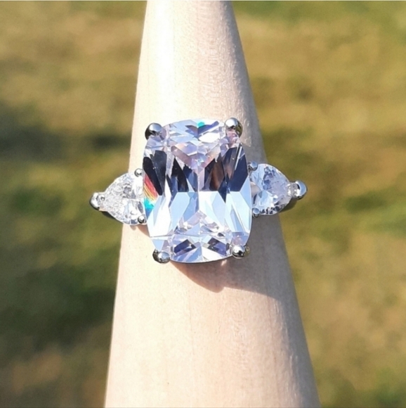 15ctw Simulated Diamond Ring NEW - Picture 6 of 10